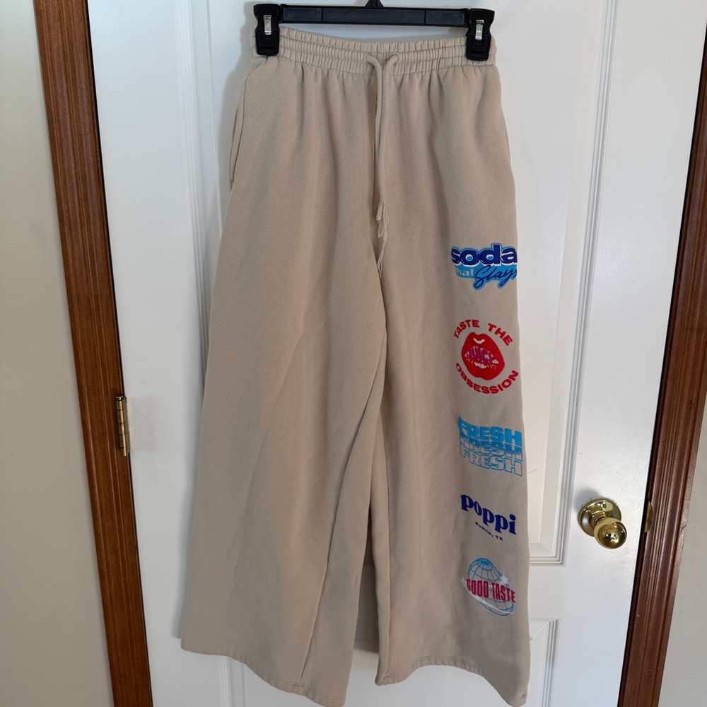 Poppi Small Beige Wide Leg/Flare Sweatpants Like New!
